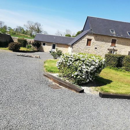 Ferme De Montigny Bed & Breakfast Asnieres-en-Bessin Dış mekan fotoğraf
