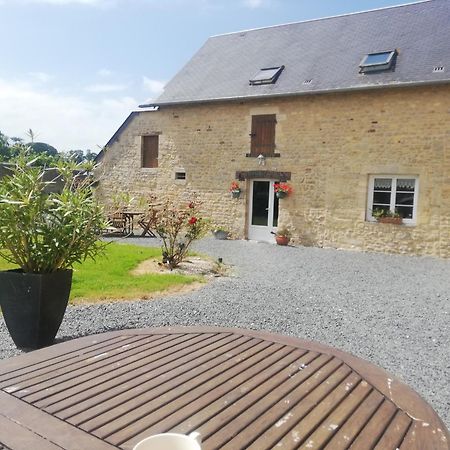 Ferme De Montigny Bed & Breakfast Asnieres-en-Bessin Dış mekan fotoğraf