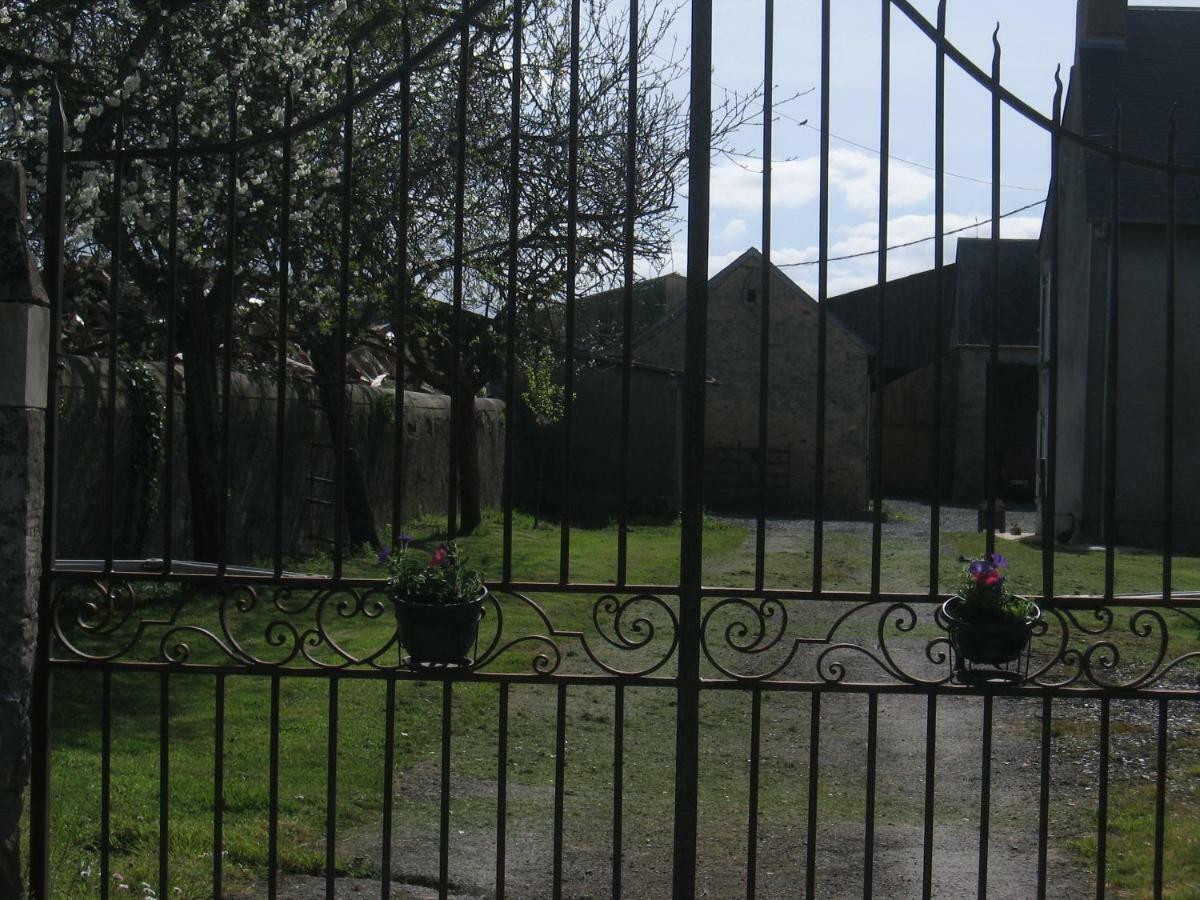 Ferme De Montigny Bed & Breakfast Asnieres-en-Bessin Dış mekan fotoğraf